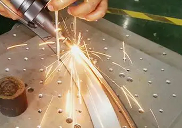 激光焊机焊接速度是氩弧焊的多少倍？是否需要专业焊工?